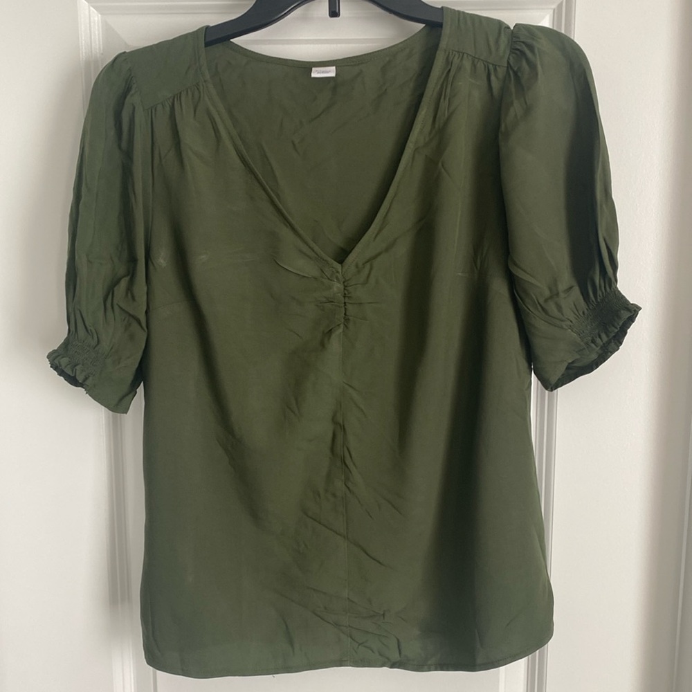 Green ladies top; NWT; medium